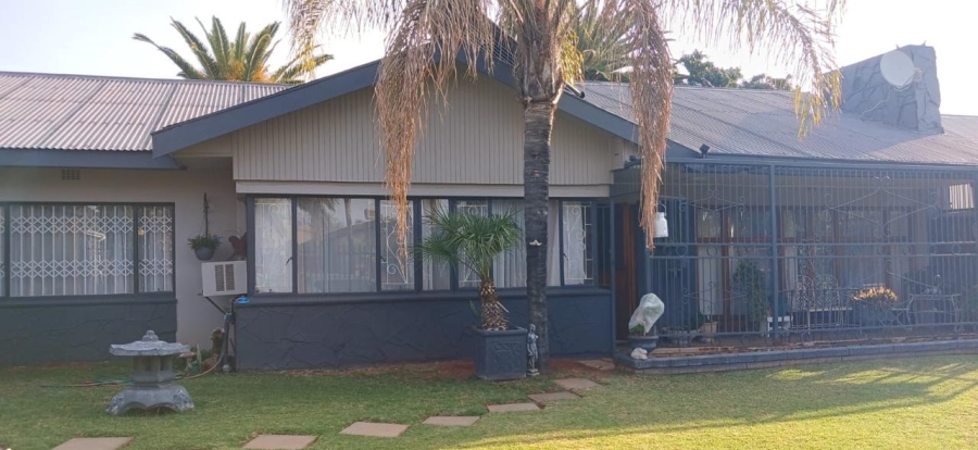 3 Bedroom Property for Sale in Heuwelsig Northern Cape